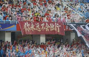 雾炮车、冰袋、冰块、仁丹、藿香正气，苏超主场降温高招频出